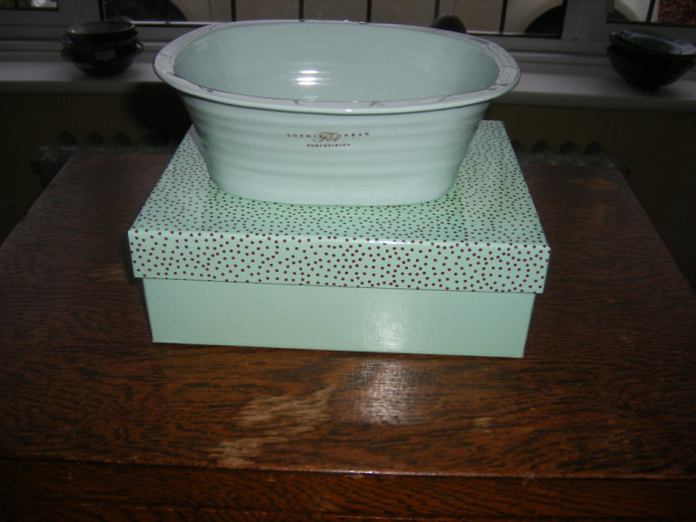 Sophie Conran Portmeirion small pie/vegetable dish, New in box.