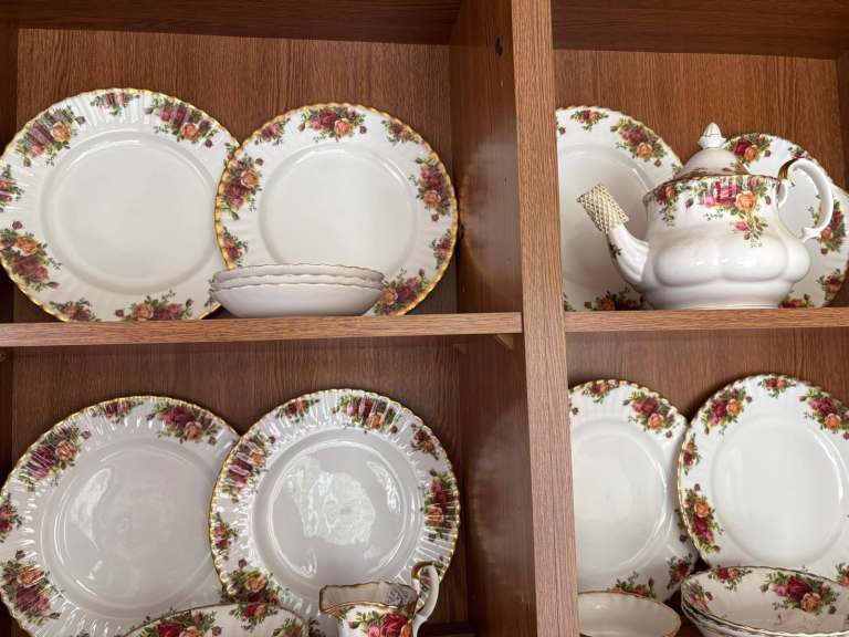 Royal Albert Old Country Roses Dinner Set 