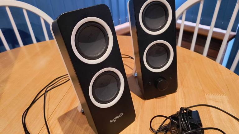 Logitech z200 PC speakers.
