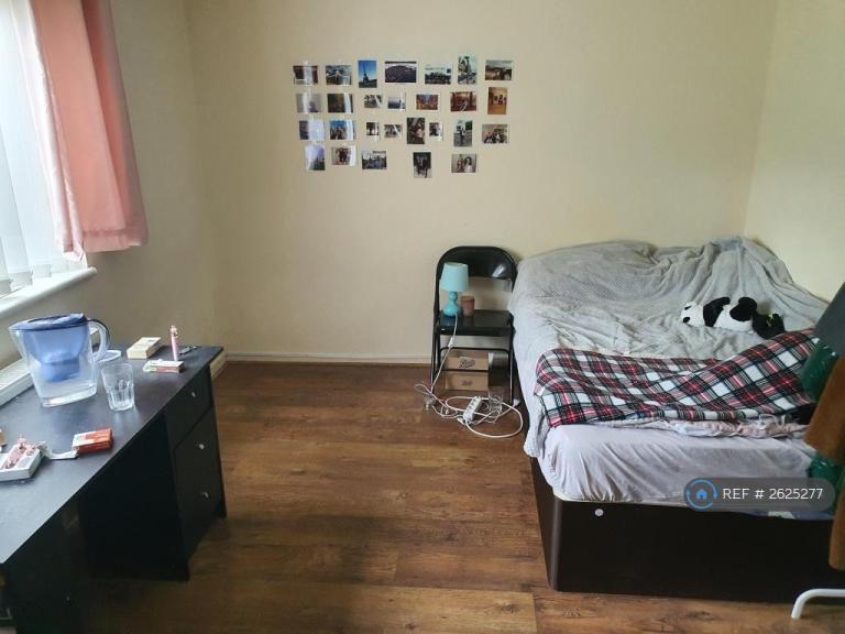 2 bedroom flat in Orlescote Road, Coventry, CV4 (2 bed) (#2625277)