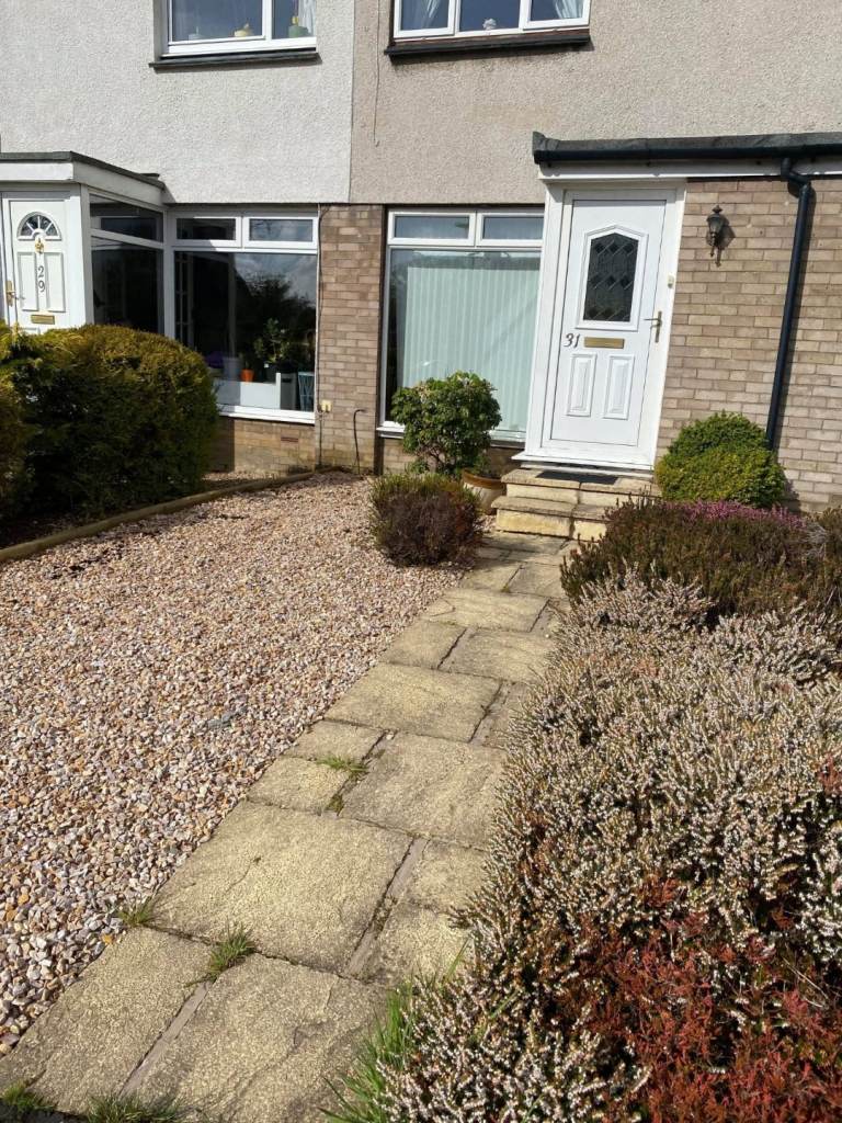 Lovely 2 bedroom house with gardens 15min from Glasgow 