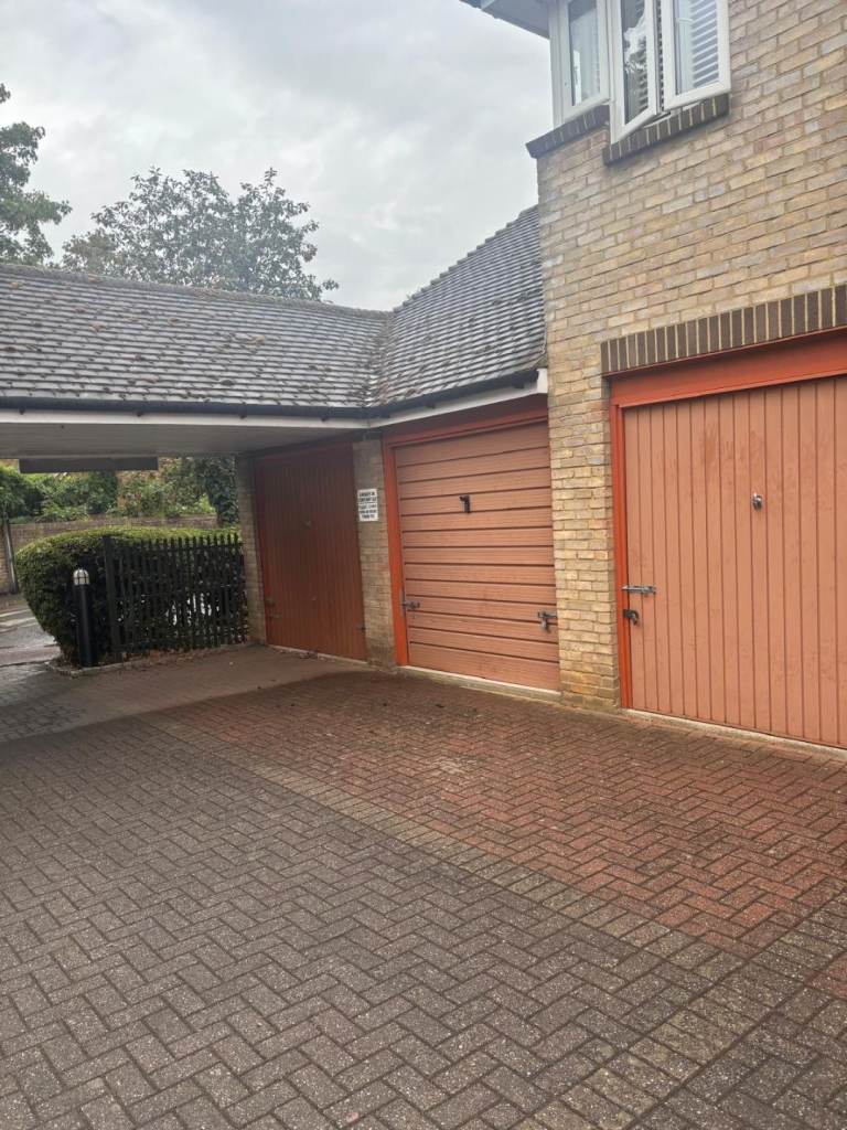 Garage to rent