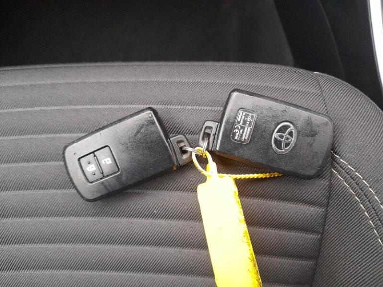 Toyota Yaris VVT-I ICON TECH +nav + camera, AUTO, 2 OWNERS, BLUE