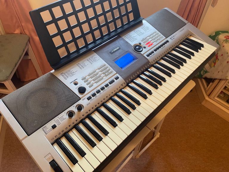 Yamaha PSR-E403 Keyboard