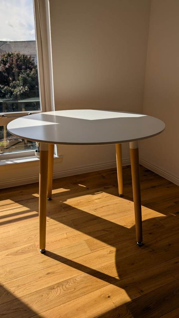Round White Dining Table with Wooden Legs