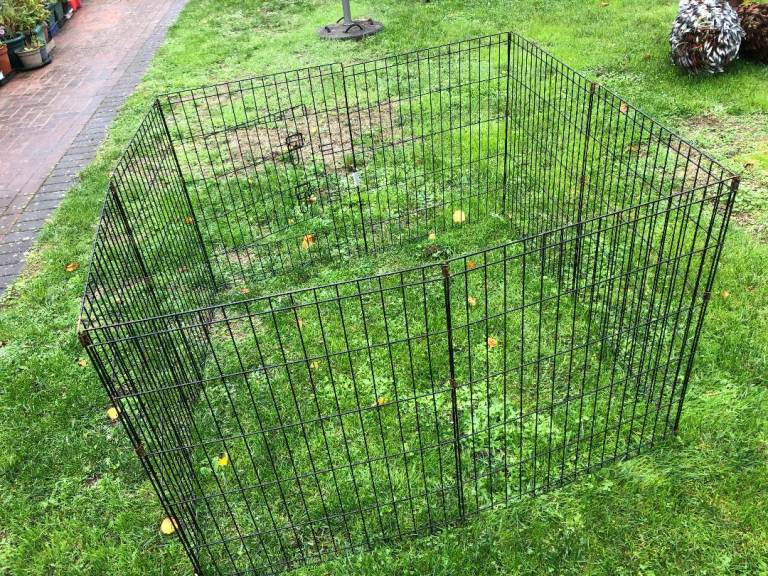 Pet enclosure folding with door 120cm square