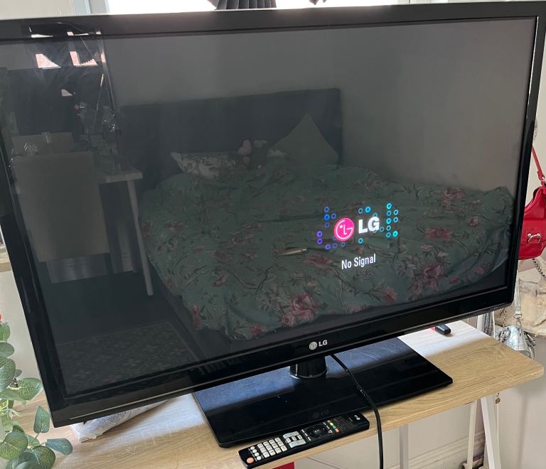 42’ LG TV Television 