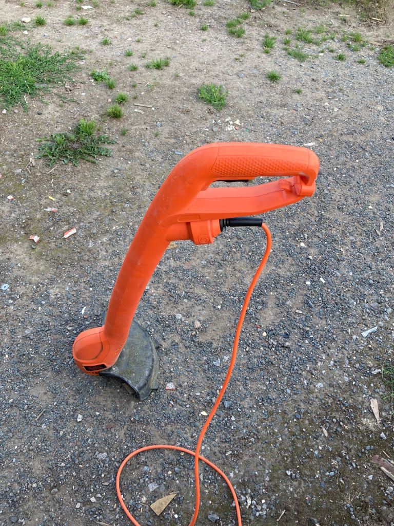 Black and decker strimmer