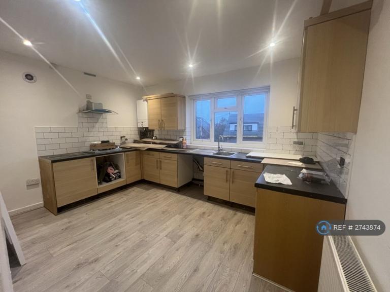 1 bedroom flat in Moor Lane, Crosby, Liverpool, L23 (1 bed) (#2743874)