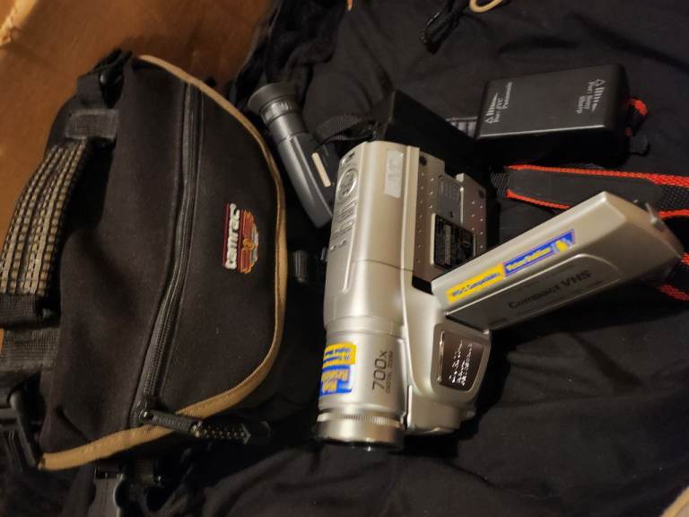 JVC GR-FXM39 Digital Video Camera Compact VHS Camcorder with 2 batteries