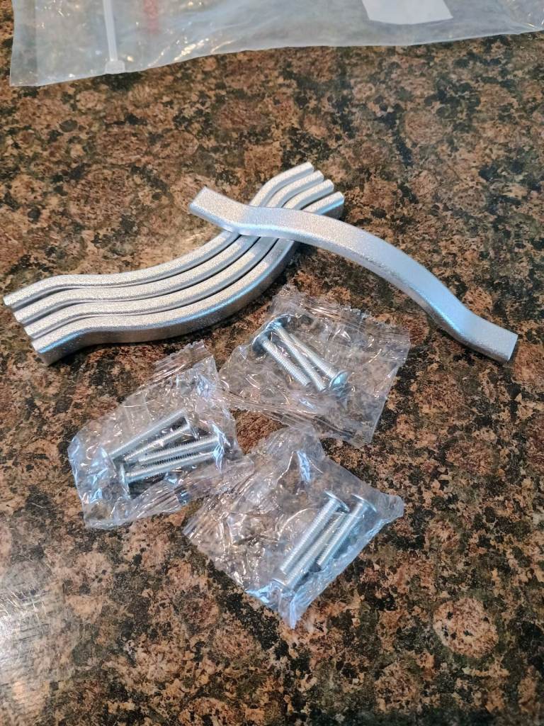  5 PIECE SILVER DRAWER HANDLES.