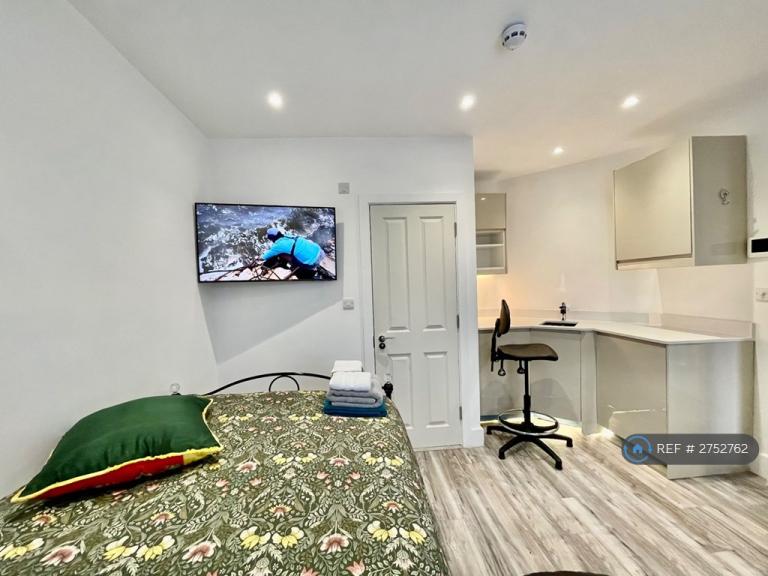 1 bedroom in London, London, UB6 (#2752762)