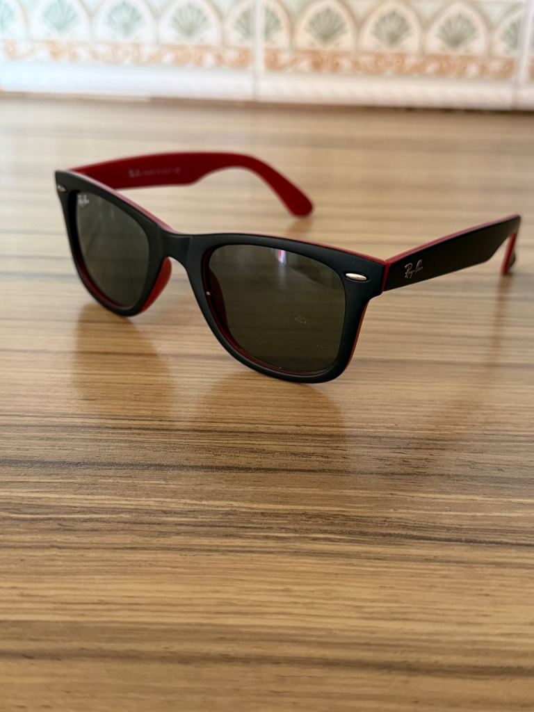 Ray-Ban Wayfarer Style Sunglasses – Black & Red,