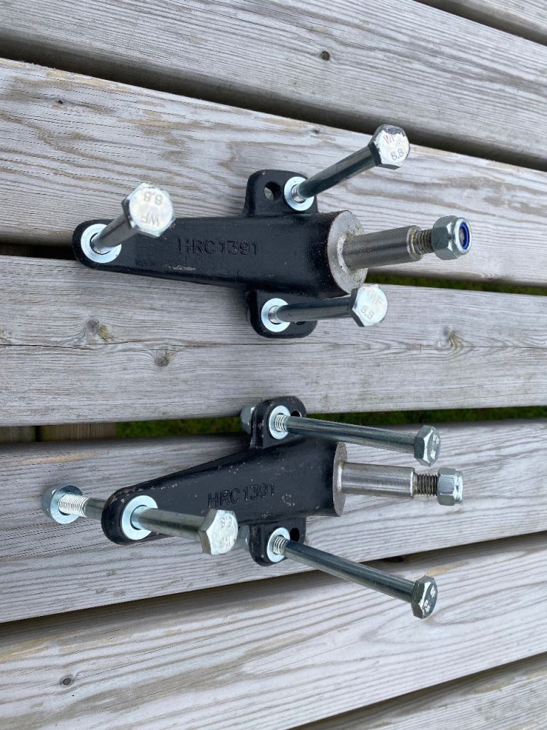 Defender rear damper brackets