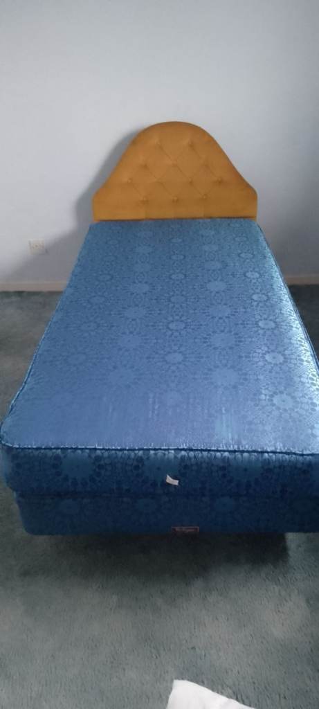 Single bed with headboard 