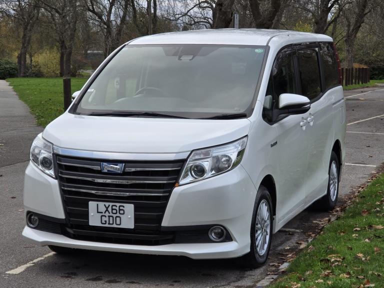 2016 Toyota Noah 1.8 Hybrid Automatic Eruo 6, 67320 Miles. 7 Seater . CHEAP on Fuel MPV Hybrid El...