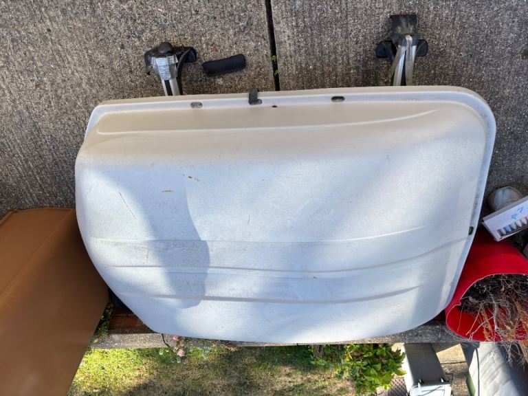 Adjustable roofbox