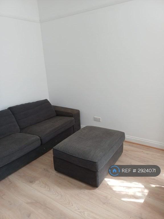 3 bedroom house in Russell Rise, Luton, LU1 (3 bed) (#2924071)