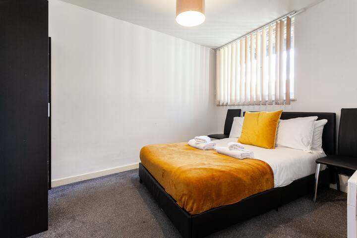 Double Room Available in 3 Bedroom Apartment