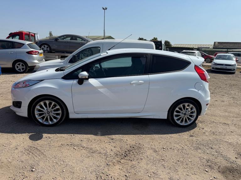 2014 (64) FORD FIESTA 1.0T ZETEC S GENUINE 72,000 MILES FULL MOT JUST SERVICED!