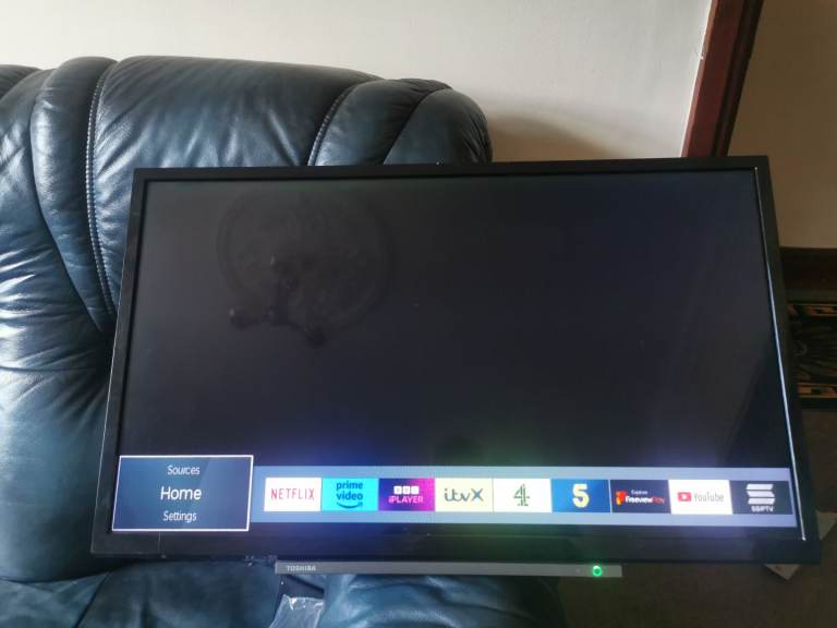 Toshiba 32 inch HD smart tv
