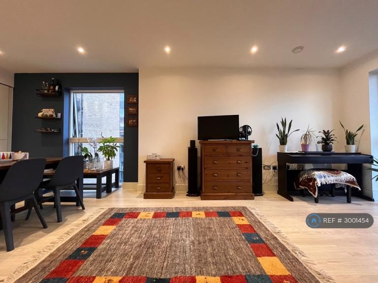 2 bedroom flat in Lyon Road, Harrow, HA1 (2 bed) (#3001454)