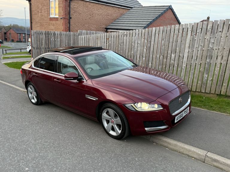 Jaguar XF Portfolio 2016 High Spec 2.0 Diesel Auto – Red | Cream Leather | Pan Roof | CarPlay | FSH