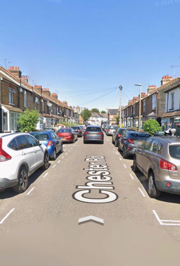 3 Bed furnish mid terrace house for rent 