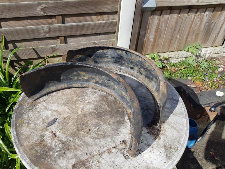 Two trailer muguards for standard 8 inch wheels