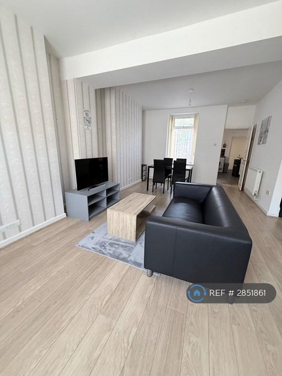 2 bedroom house in Oxford Street, Swansea, SA1 (2 bed) (#2851861)