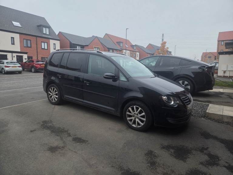 Volkswagen Touran 2010 1.9 diesel for parts