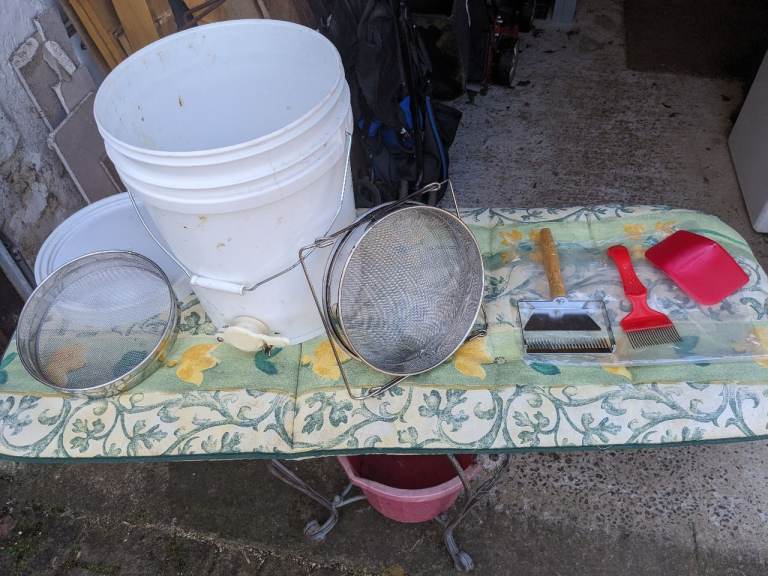 6 Frame manual honey extractor and associated equipment