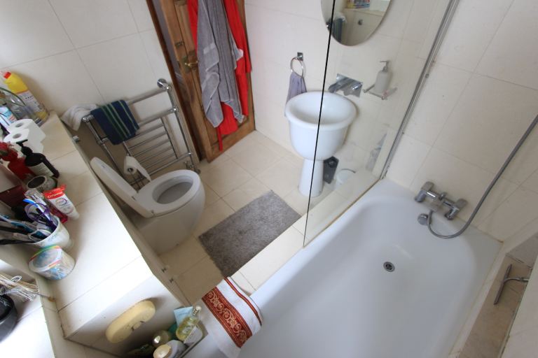 AVAIL TODAY. DOUBLE ROOM Close to Tube, Shops, amenities SOUTHGATE - ARNOS GOVE - PALMERS GREEN