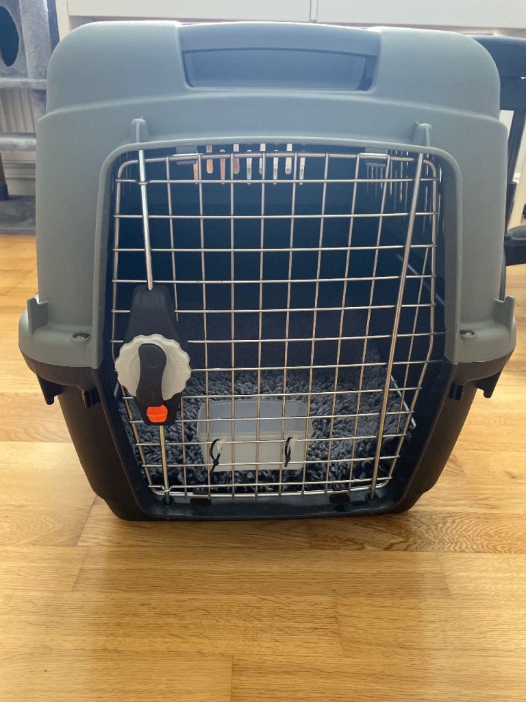 Pet carrier - airline cargo