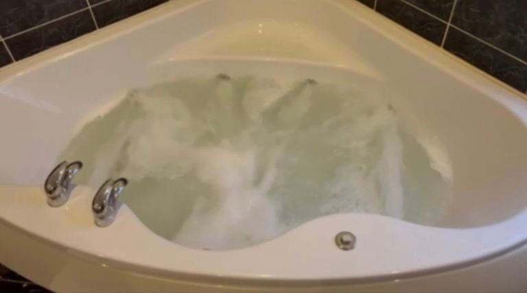 Jacuzzi bath