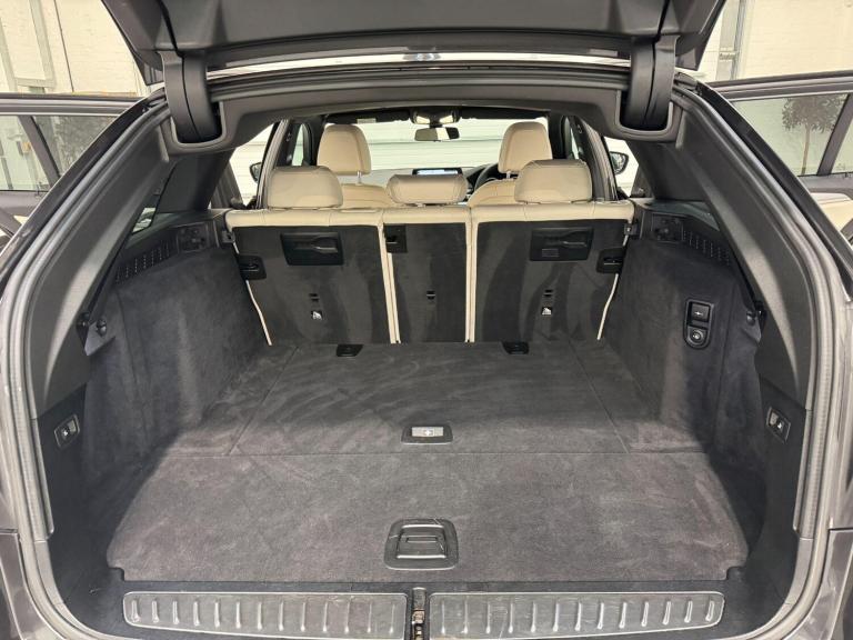  BMW 5 Series 3.0 530d M Sport Touring 5dr Diesel Auto xDrive Euro 6 (s/s) (265 ps) Diesel Automatic