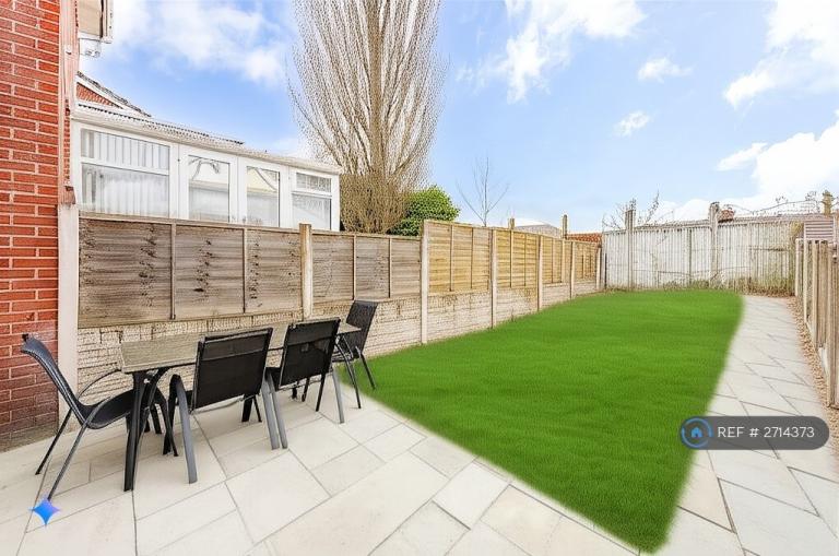 2 bedroom house in Greendale Drive, Radcliffe, M26 (2 bed) (#2714373)