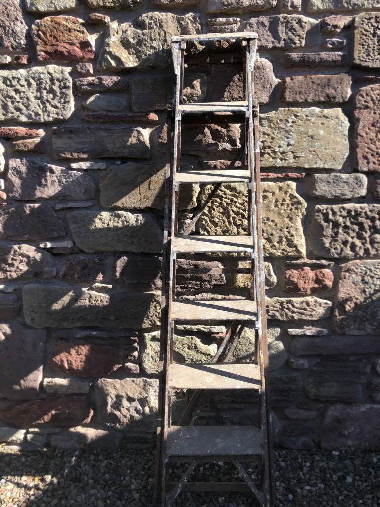 7 Rung Wooden Painters Steps, good condition (G)