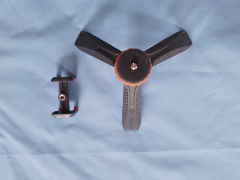 TABLE-TOP MINI TRIPOD - '3 Legged Thing' with the Cradle expandable phone holder. Exc. cond