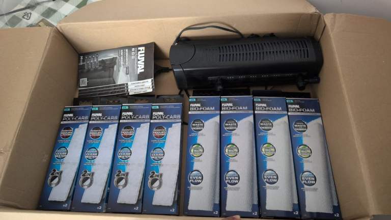 Fluval U4 Underwater Aquarium Filter U4, good condition  with new 4x Polycarbs and 4x bio-foams