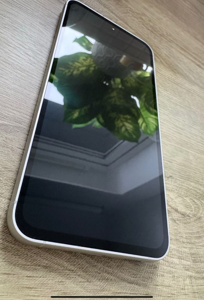 Samsung Galaxy S23 Fe unlocked 128gb dual sim excellent.