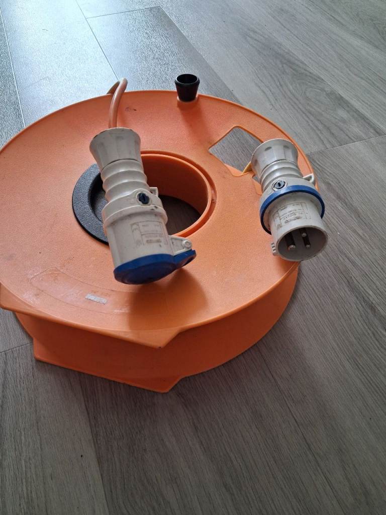 Electrical hookup cable 
