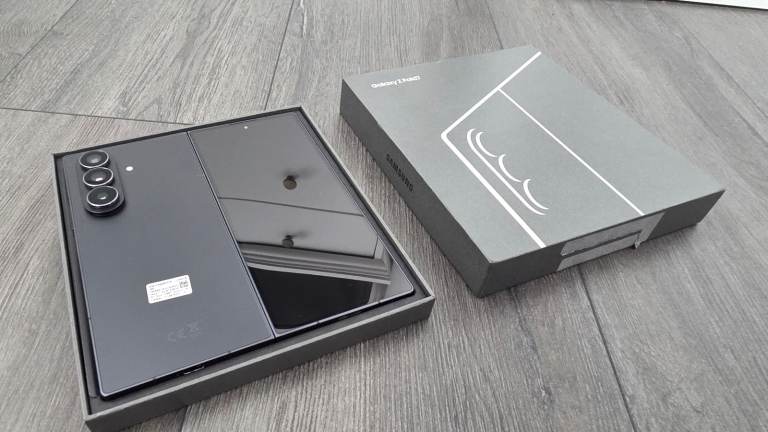 Samsung Z Fold 7 256GB/Swap iPhone 17 Pro Max 