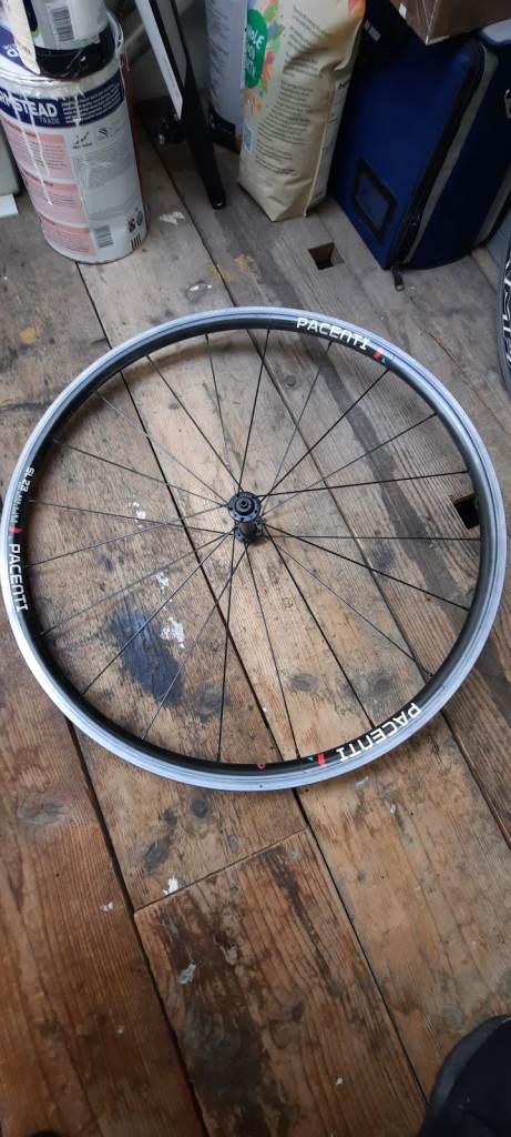 Pacenti front wheel 700c