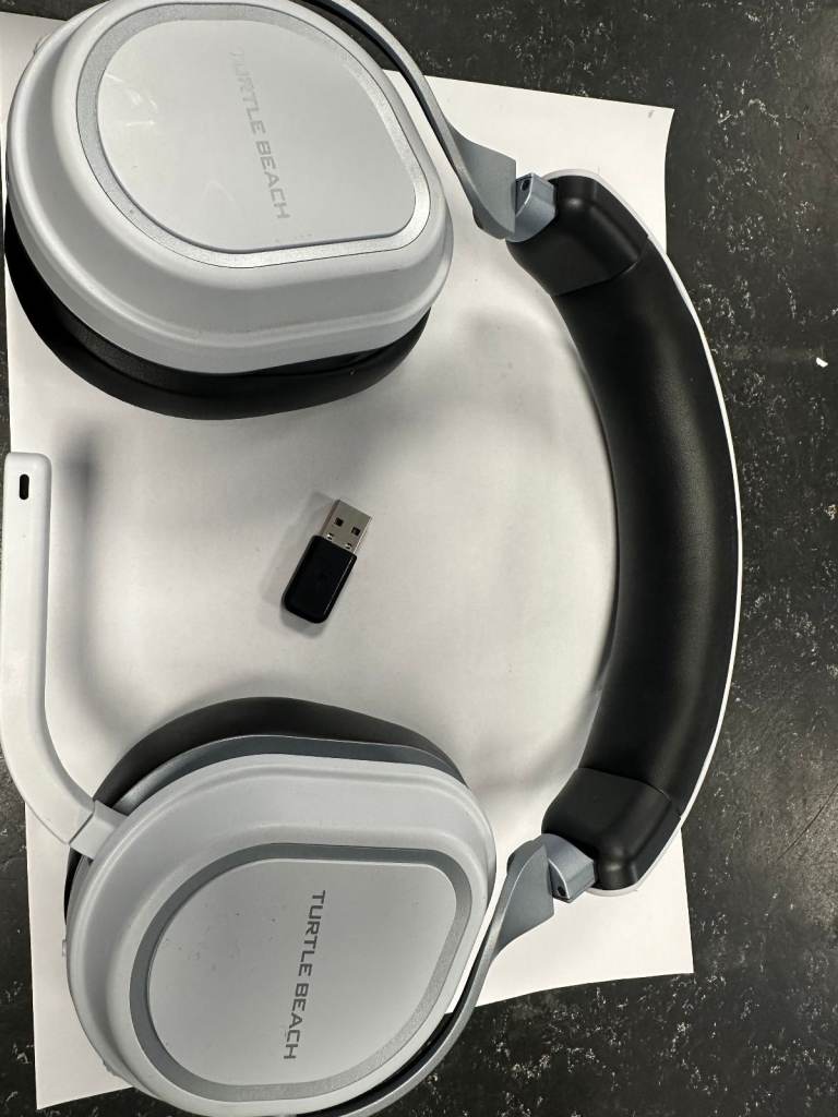 Turtle Beach 700 stealth 3rd gen  Wireless Gaming Headset with USB Dongle