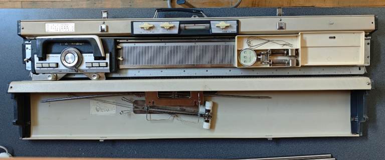  Knitting Machine Knitmaster