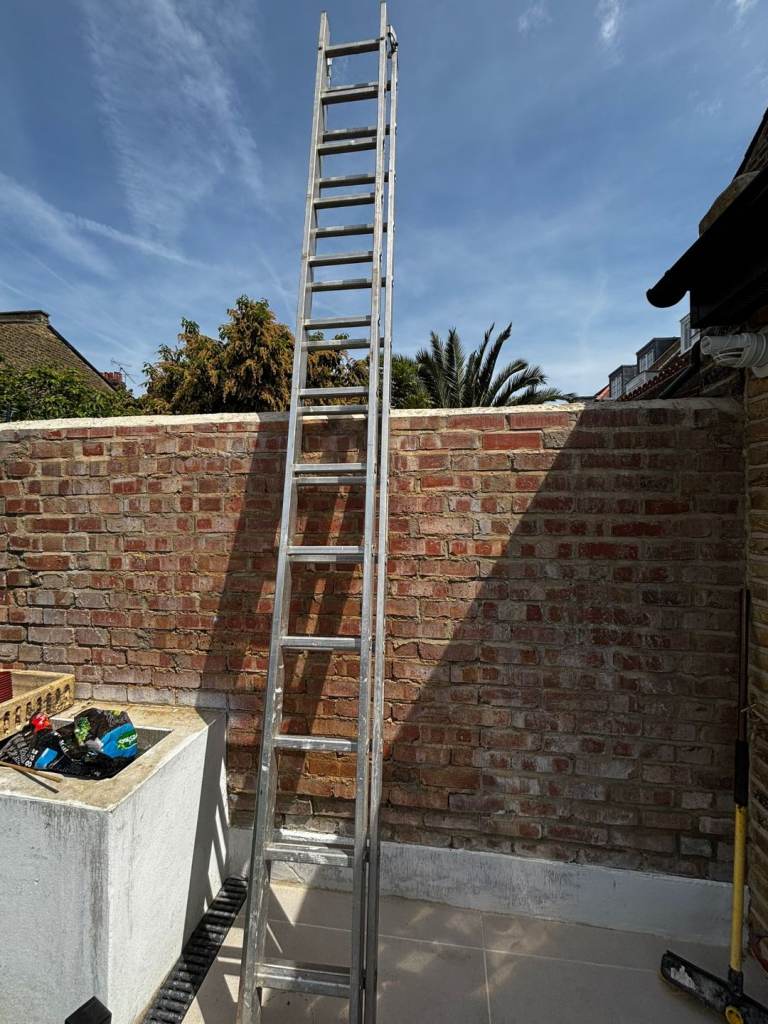 Ladder (4m extends to 8m) in good condition