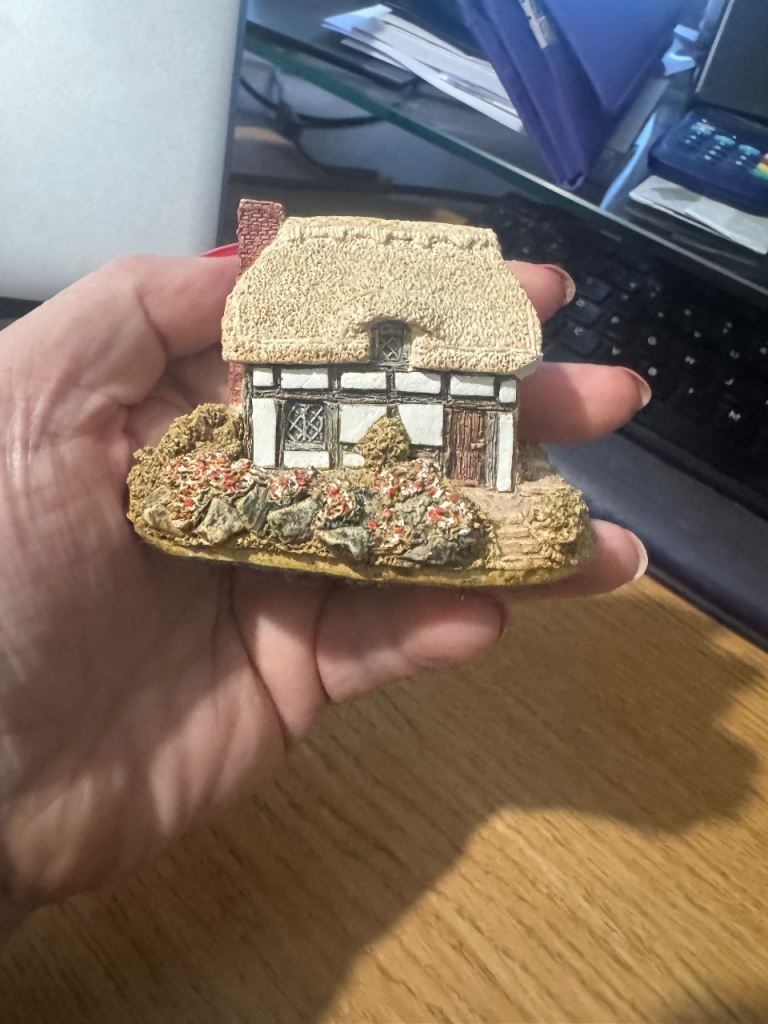 Lilliput Lane Riverview Cottage Ornament – Handmade Miniature House