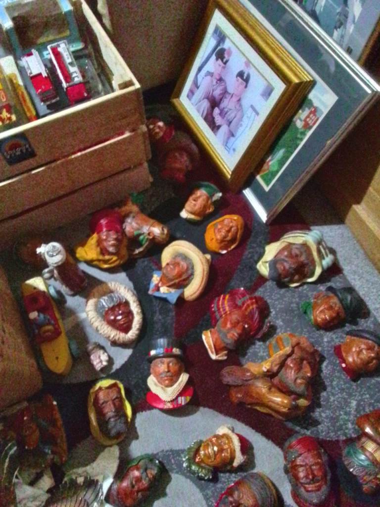 30 bosons legends chalkware wall plaques