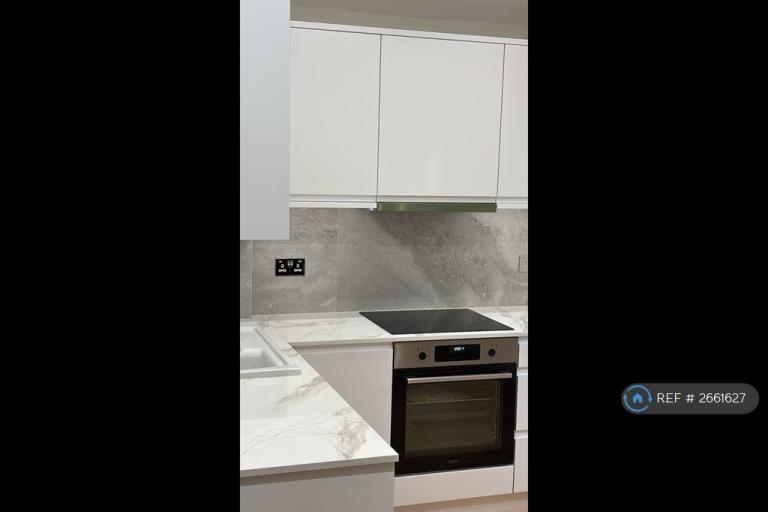 5 bedroom flat in North Street, London, SW4 (5 bed) (#2661627)